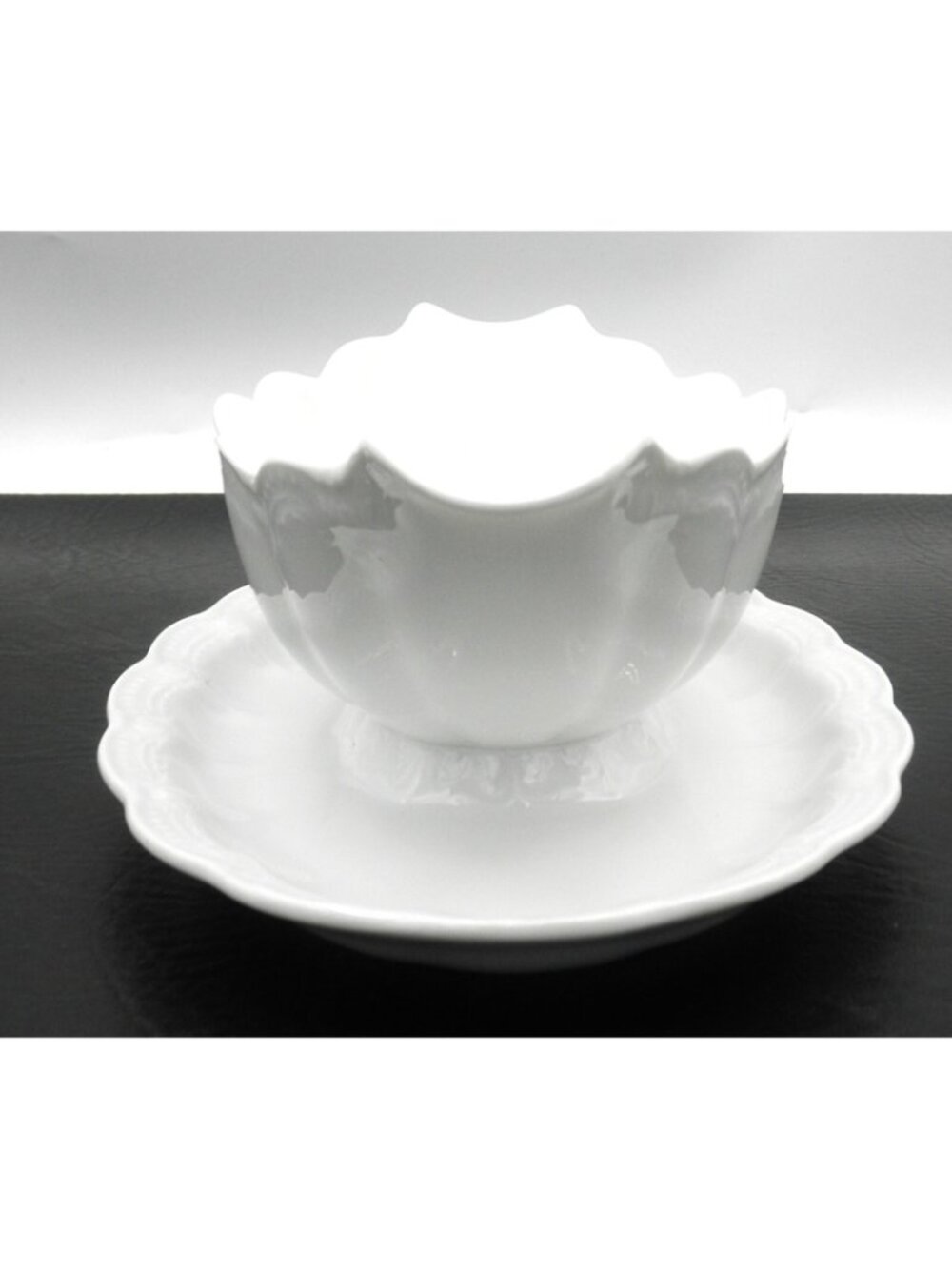 Hutschenreuther Viktoria Gravy Boat with Attached Underplate Excellent! - Picture 4 of 9